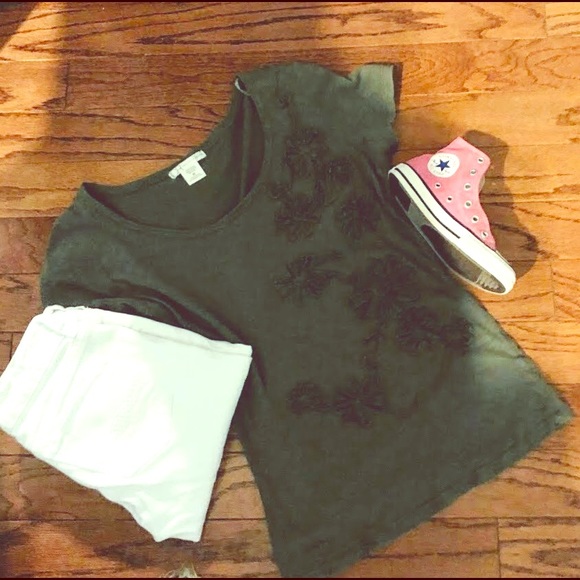 Charlotte Russe Short-Sleeved T-Shirt - Size M - Picture 3 of 7